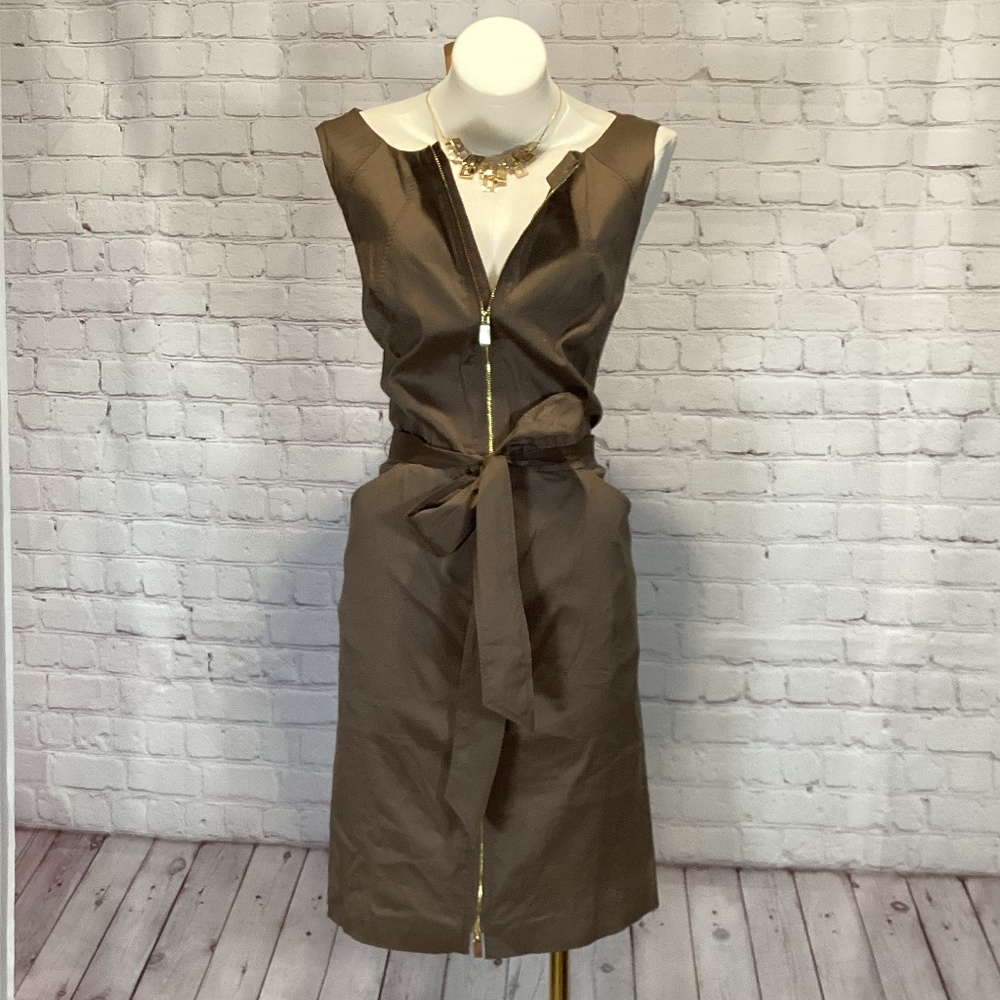 509. Vince Camuto Taupe Fitted Sleeveless Dress EUC Size 12 - Picture 2 of 4